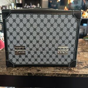 Hard shell make up case